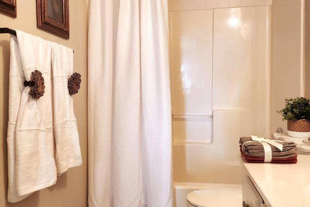 Villa 2,298Sqft-King Bed-Bbq-Gbps-W/D Snellville Esterno foto